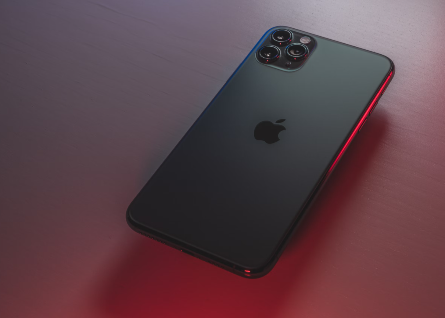 苹果正在研究对 iPhone 通话扬声器进行形状和材料上的改进