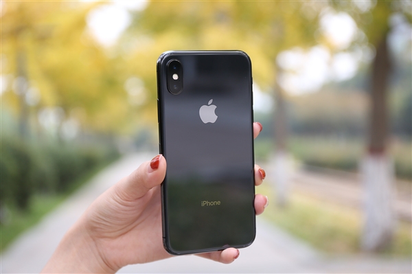 升级 iOS 15 后，iPhone 12 支持 5G 上网优先于 Wi-Fi