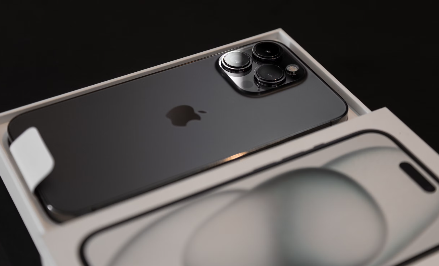 iPhone SE 2代三色渲染图曝光 你会买吗？