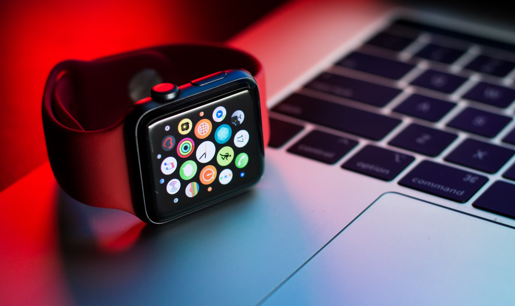 iPhone8的十面埋伏