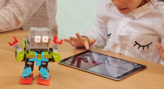 去年Q4全球智能手机收入中 iPhone占了一半