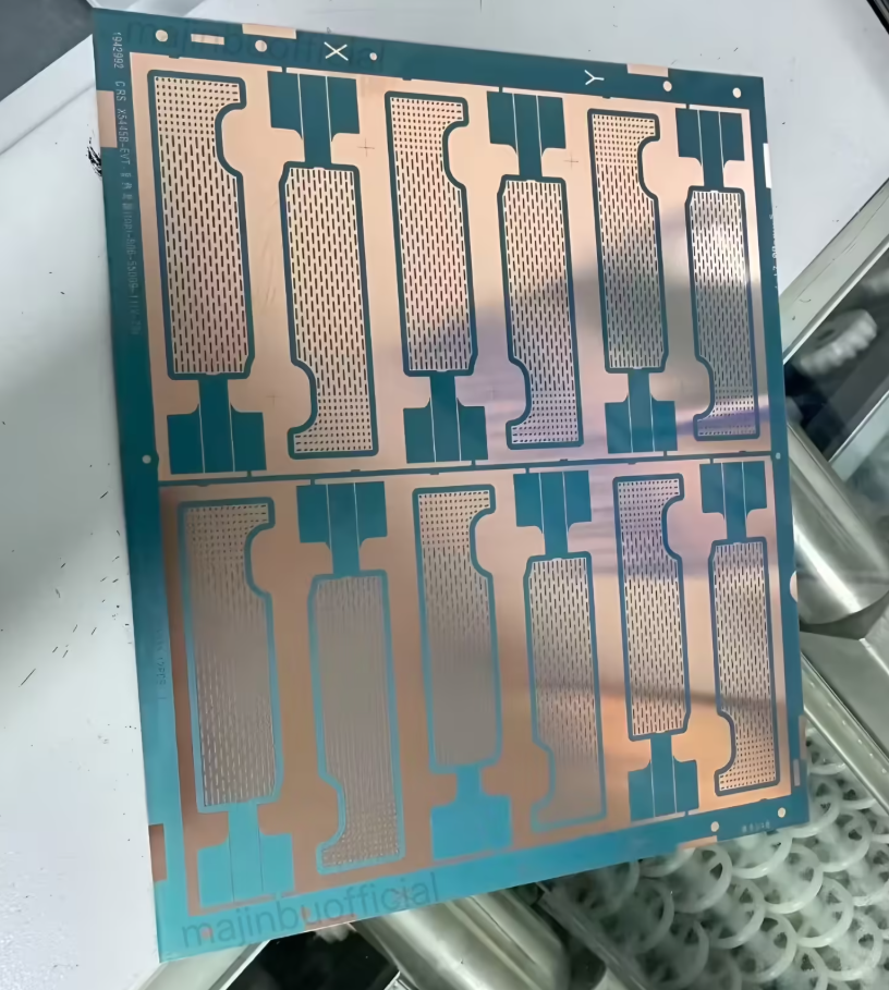 抛弃金属回归经典：3D工艺玻璃外壳的iPhone8要来