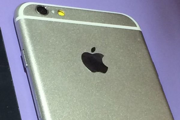 苹果新专利：让 iPad 磁性连接手柄变身游戏掌机