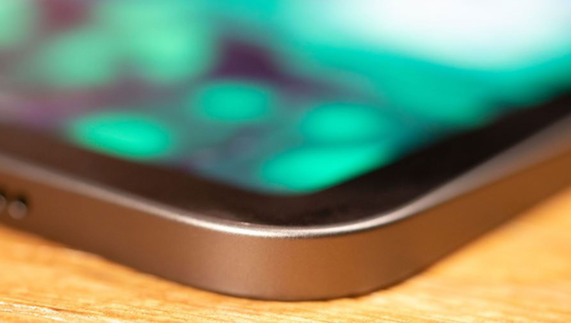 iPhone 15 Pro Max 原型机上手，触觉音量 / 电源按钮成最大亮点