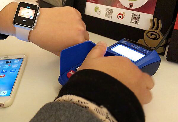 苹果iPhone手机开售十周年：革命继续？