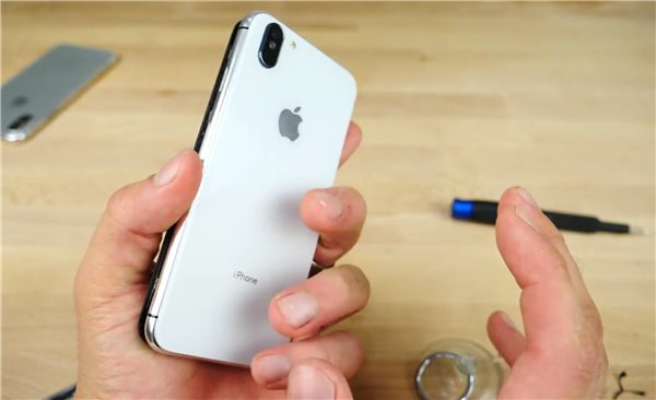 iPhone 销量下滑,这 6 大业务哪一个能救苹果? iPhone 销量下滑,这 6 大业务哪一个能救苹果?