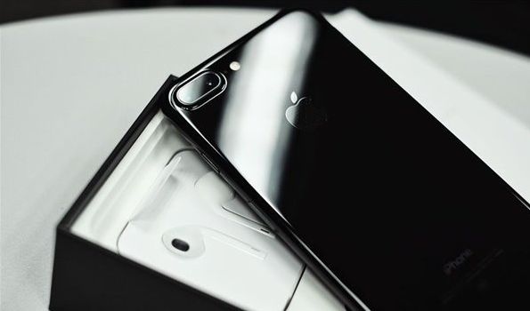 iPhone 7 Plus取代相机？高端单反相机遭遇“危机”