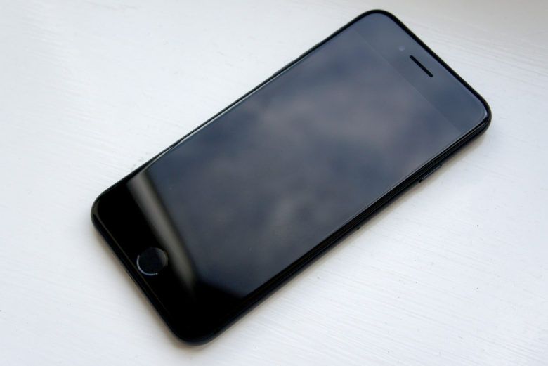 iPhone 12 最新模型曝光：基于 CAD 图纸制作，iPad Pro 风格