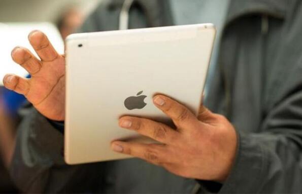 iPhone背面的新科技 : 墨水屏大放异彩