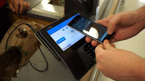 罕见的苹果 iPhone 4 原型机曝光：后盖上印有“死星”Logo