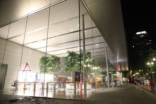 上季度98天中苹果每秒钟卖掉 9 台 iPhone