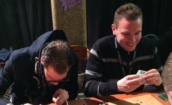 苹果分享 AirPods 广告：如此多姿多彩！