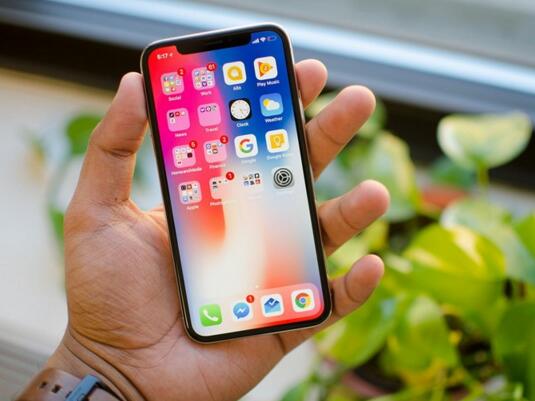 探秘苹果手机代工厂：机器贴膜，苹果工程师常驻