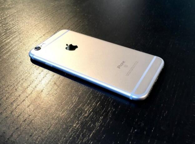 苹果 AirPods 2 已开始发货，iOS 12.2 正式版马上就来