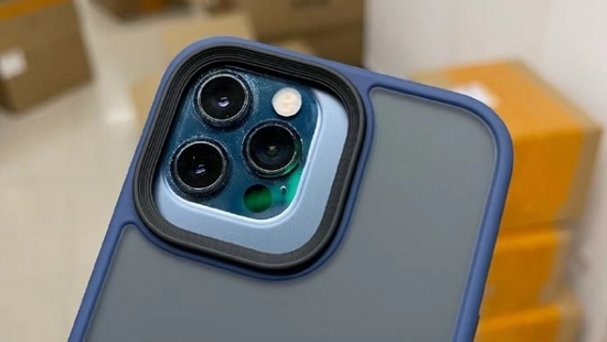 网友分享苹果 iPhone 15/Pro 系列机模照片，展示多款配色