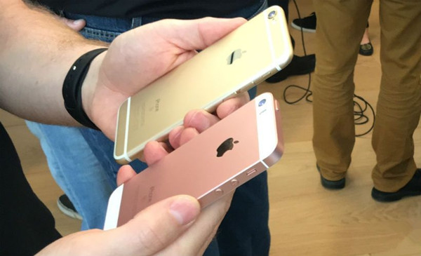 在苹果公司工作 10 年可获得纪念奖杯