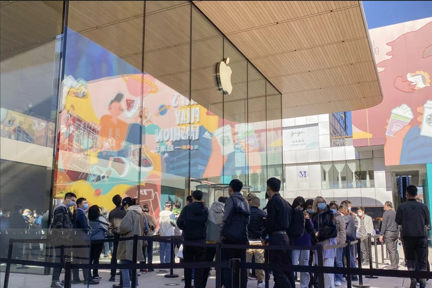 低成本 iPhone 正吸引更多的预付费用户 低成本 iPhone 正吸引更多的预付费用户
